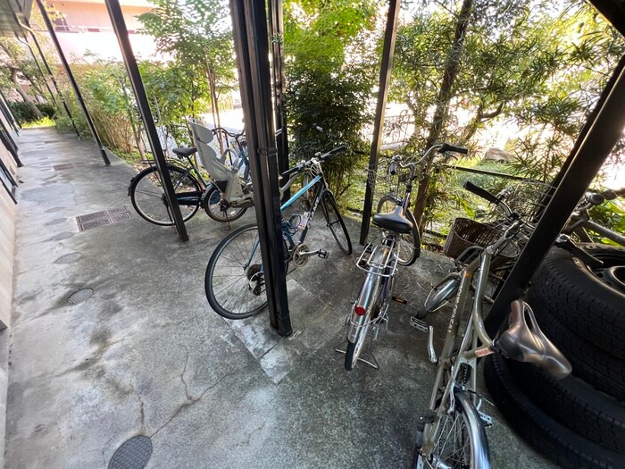 物件外観写真6　(駐輪場)