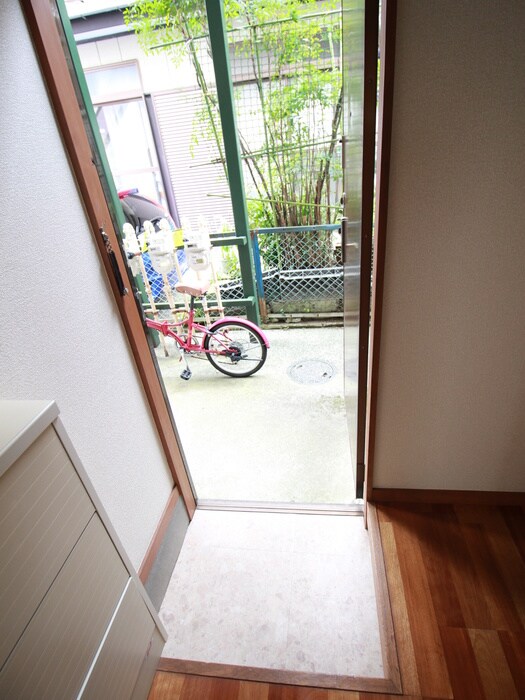 物件内観写真14　(玄関)