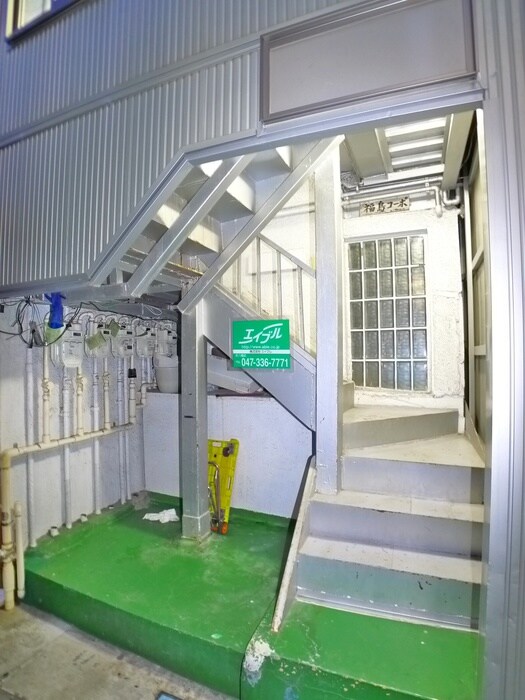 物件外観写真2　(エントランス部分)