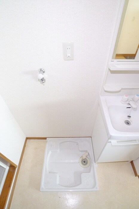 物件内観写真14　(洗濯機置場)