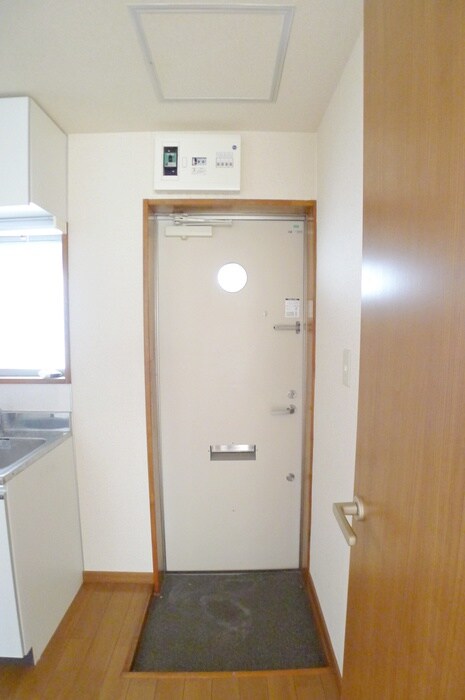 物件内観写真18　(玄関)