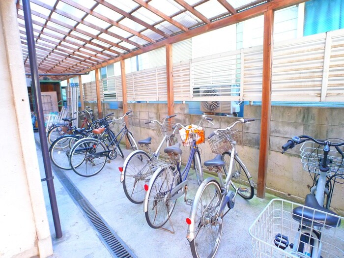 ノーブル　イズミの駐輪場