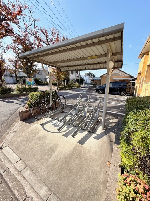 物件外観写真3　(駐輪場)