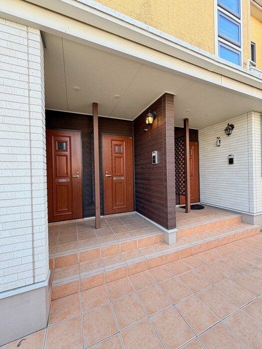 物件外観写真5　(エントランス部分)