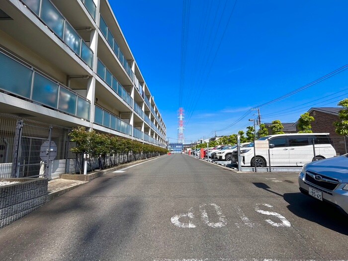 物件外観写真4　(駐車場)