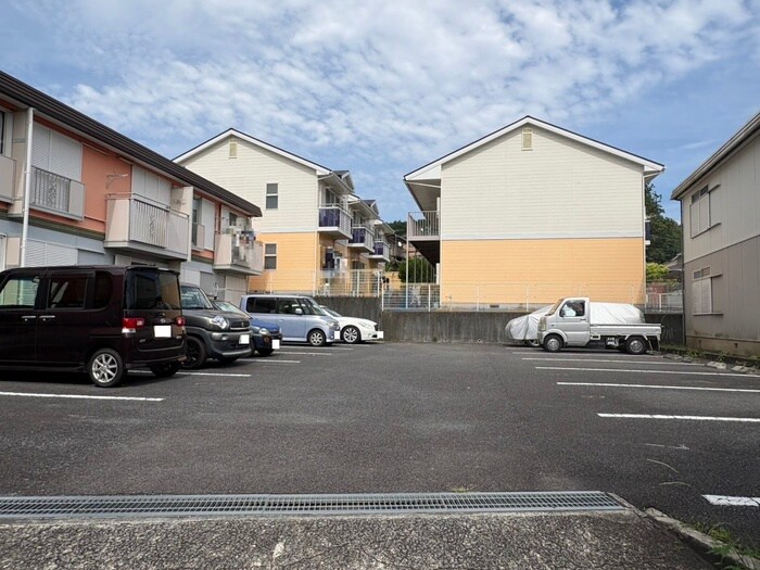 物件外観写真4　(駐車場)