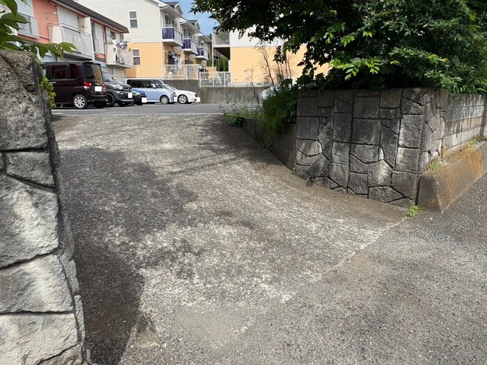 物件外観写真6　(エントランス部分)