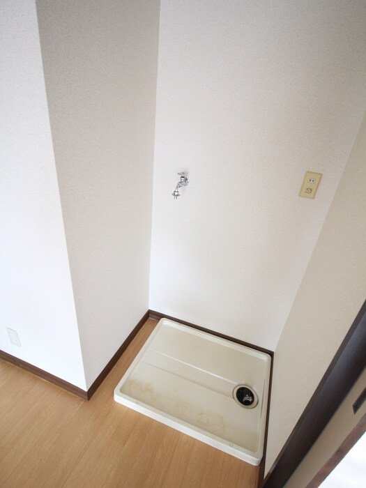 物件内観写真11　(洗濯機置場)