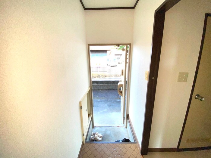 物件内観写真16　(玄関)