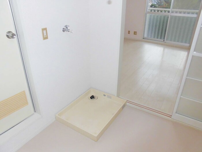 物件内観写真10　(洗濯機置場)