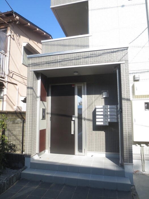 物件外観写真3　(エントランス部分)