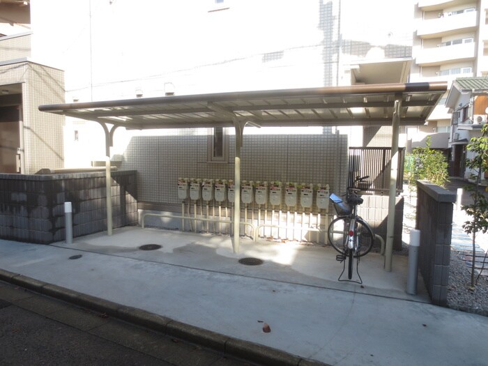 物件外観写真5　(駐輪場)