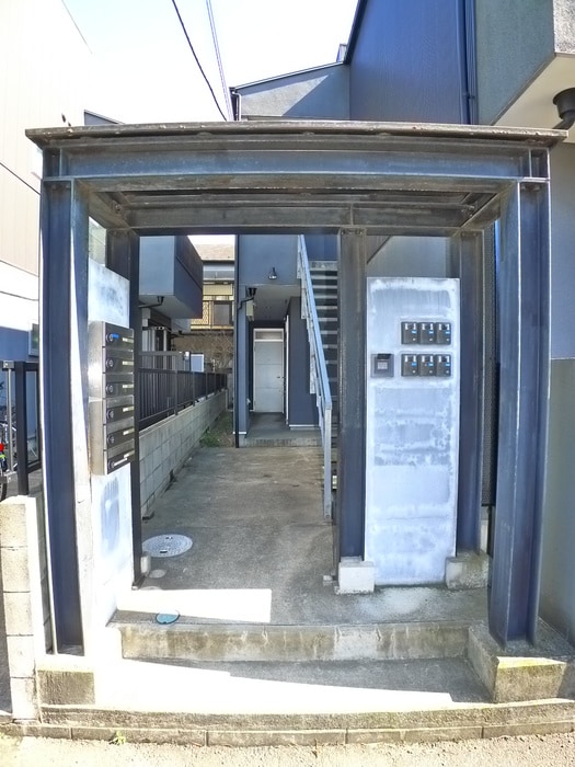 物件外観写真3　(エントランス部分)