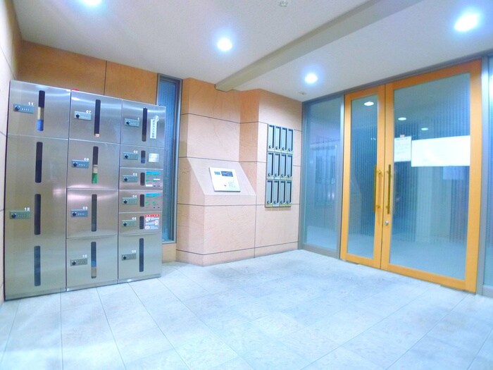 物件外観写真2　(エントランス部分)