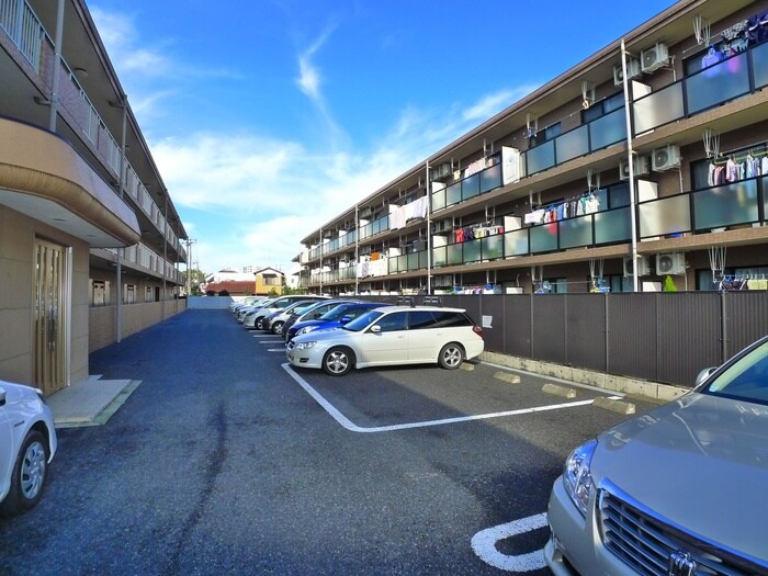 物件外観写真4　(駐車場)