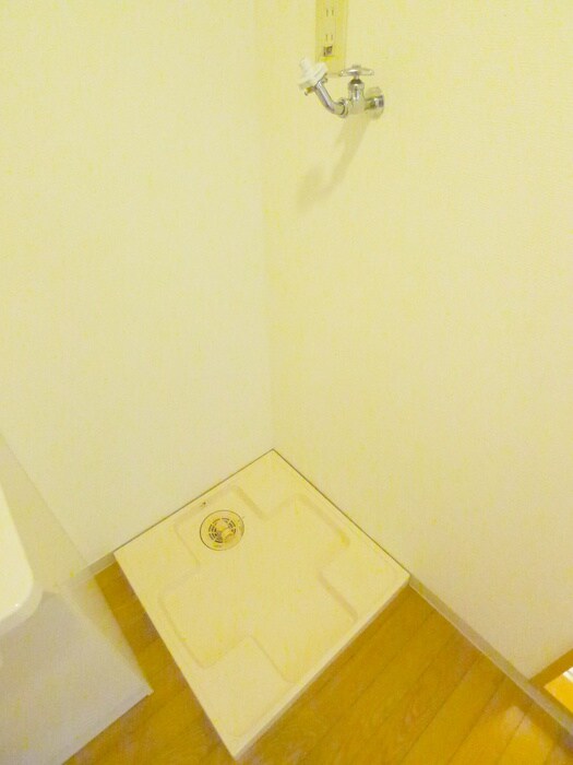 物件内観写真12　(洗濯機置場)