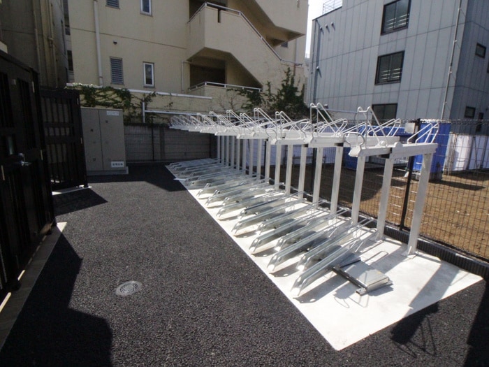 物件外観写真4　(駐輪場)