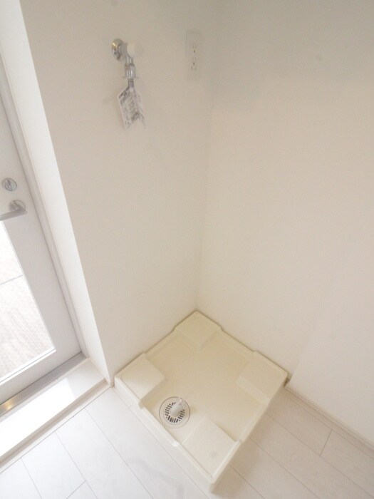 物件内観写真16　(洗濯機置場)