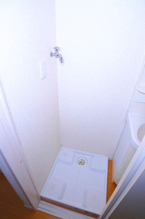 物件内観写真15　(洗濯機置場)