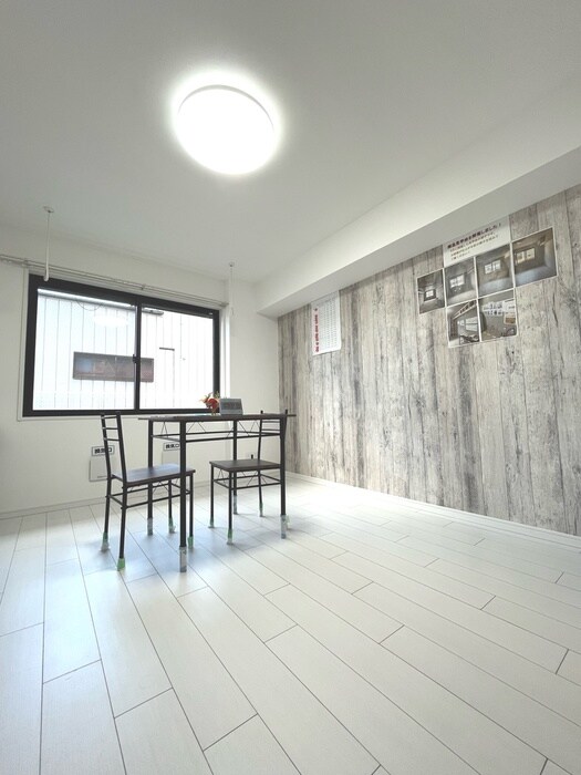 物件内観写真8　(室内からの展望)