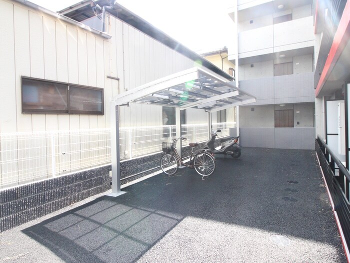 物件外観写真4　(駐輪場)