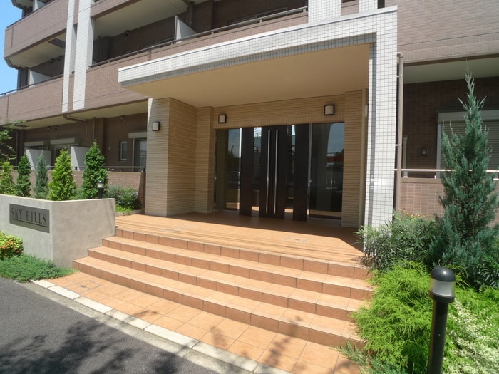 物件外観写真2　(エントランス部分)