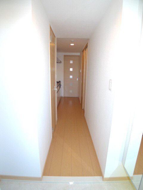 物件内観写真5　(廊下)