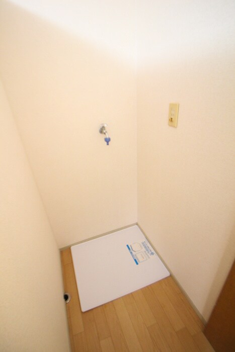 物件内観写真8　(洗濯機置場)