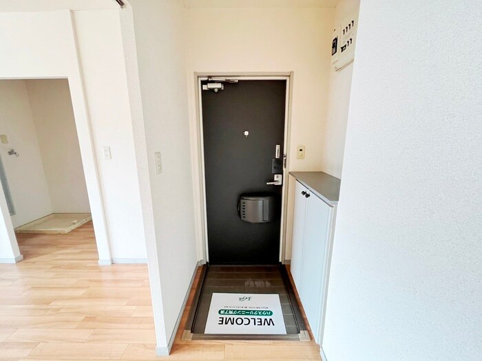 物件内観写真7　(玄関)