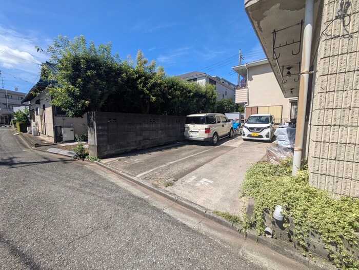 物件外観写真3　(駐車場)