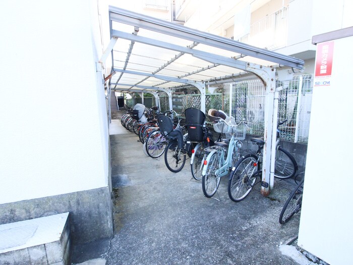 物件外観写真5　(駐輪場)