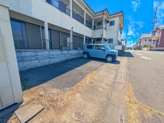 物件外観写真4　(駐車場)