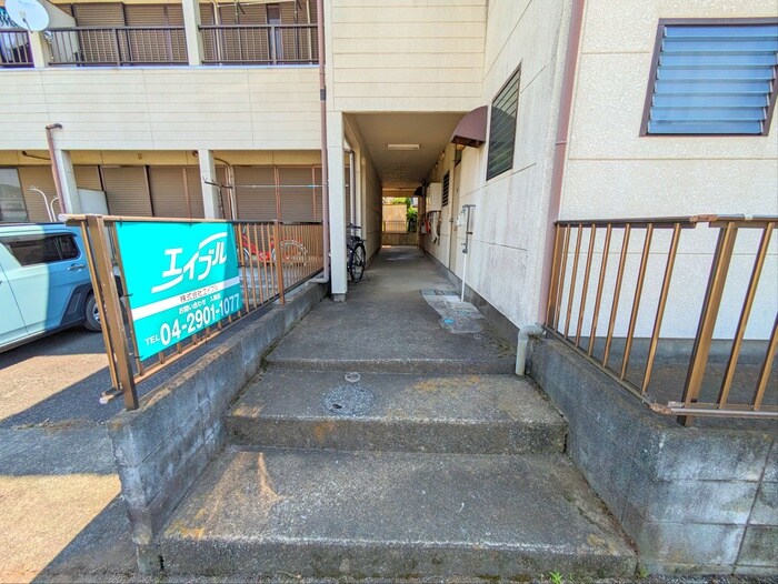 物件外観写真5　(エントランス部分)