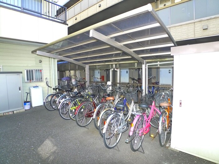物件外観写真4　(駐輪場)