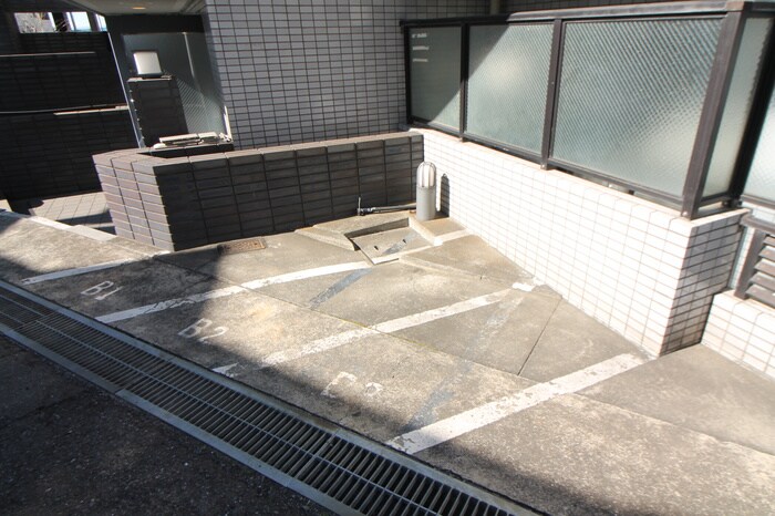 物件外観写真5　(駐輪場)