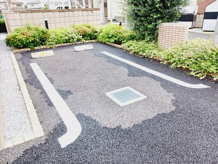 物件外観写真2　(駐車場)