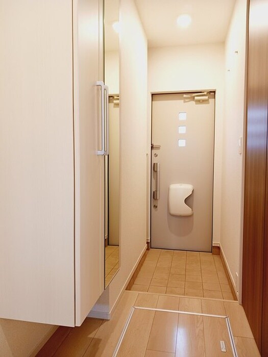 物件内観写真9　(玄関)