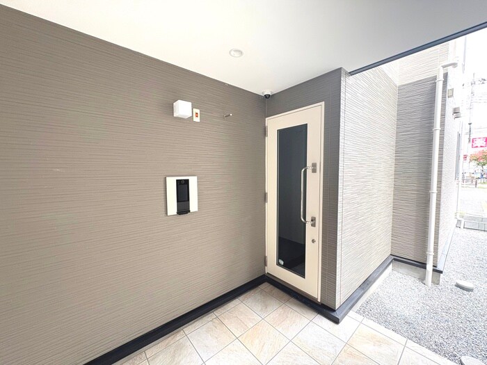 物件外観写真5　(エントランス部分)