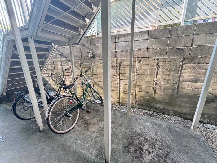 物件外観写真4　(駐輪場)