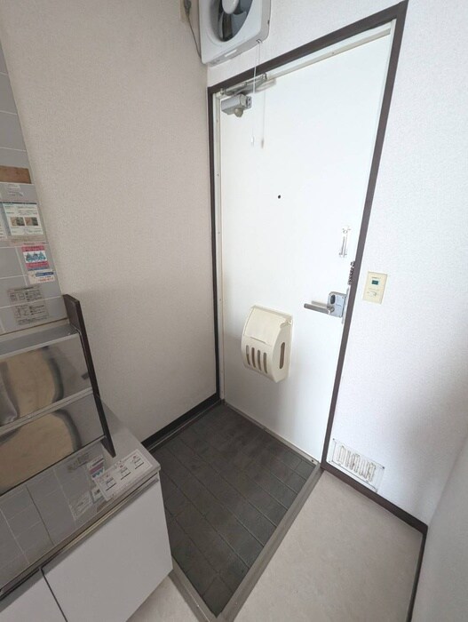 物件内観写真13　(玄関)