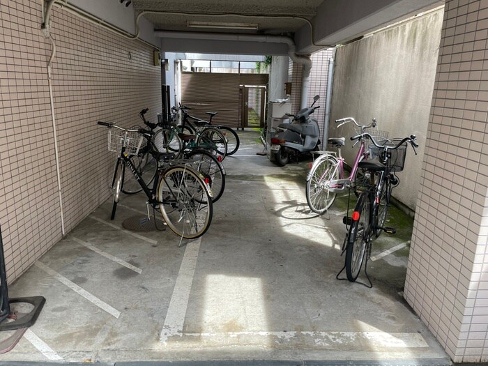 物件外観写真5　(駐輪場)