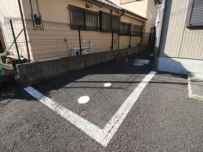 物件外観写真4　(駐車場)