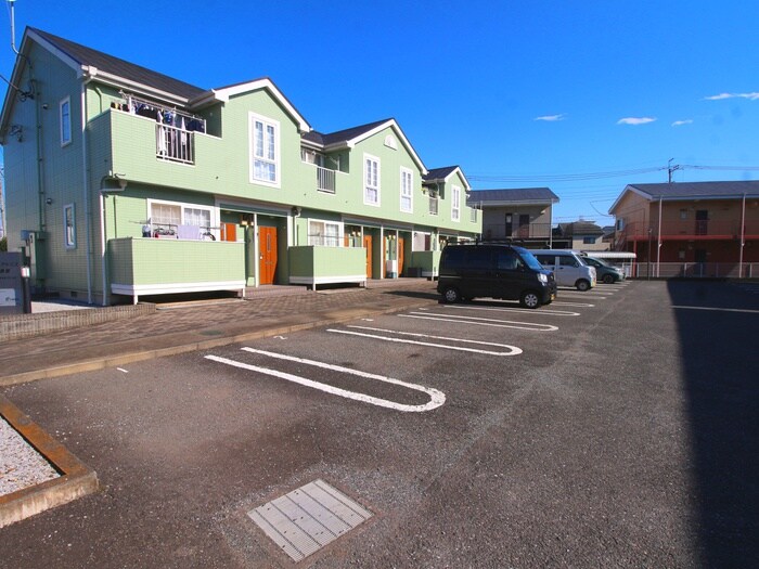 物件外観写真4　(駐車場)