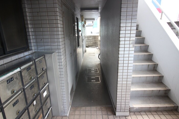 物件外観写真4　(エントランス部分)