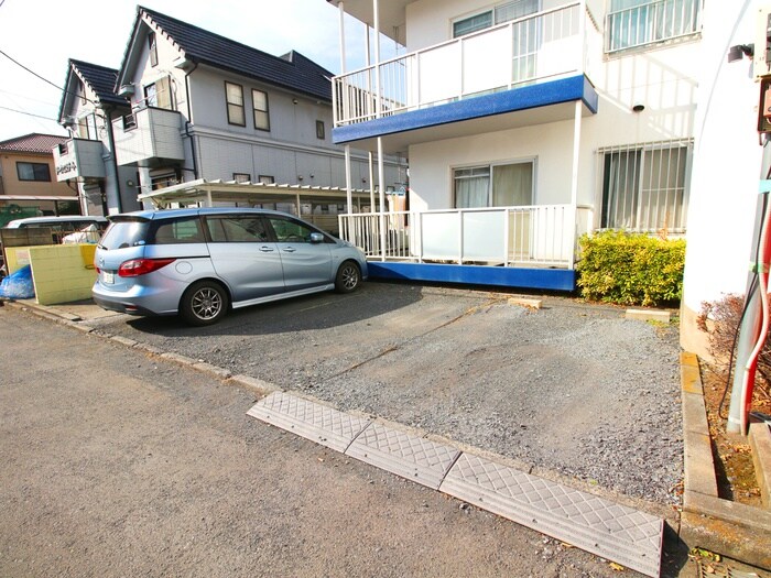 物件外観写真4　(駐車場)