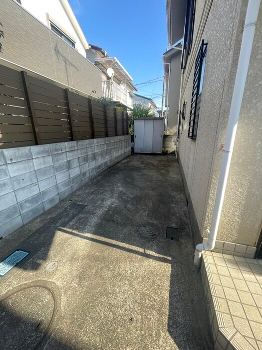 小金井市本町３丁目戸建の駐車場