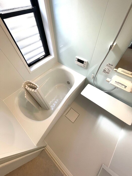 小金井市本町３丁目戸建のバス