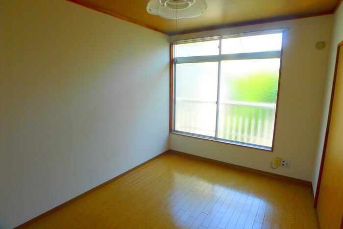 小島コ－ポの居室