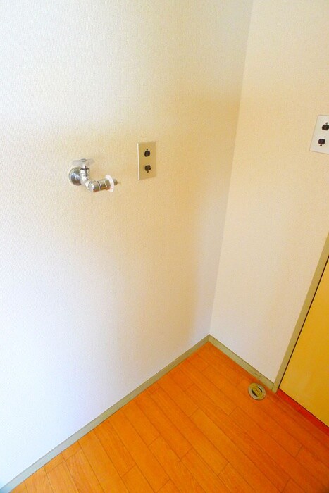 物件内観写真17　(洗濯機置場)