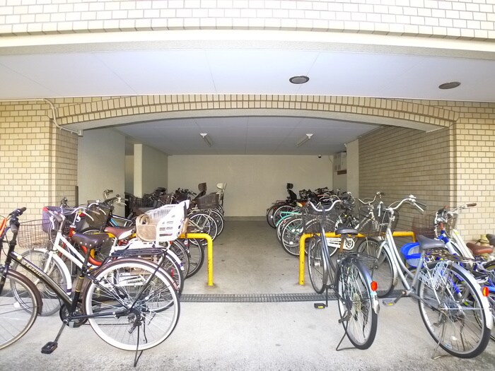 物件外観写真4　(駐輪場)